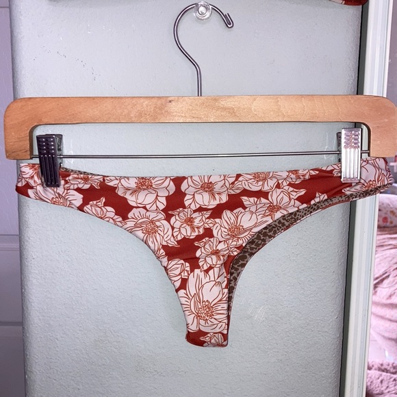 Acacia Magnolia Rust Set Both Sz L Thailand top & Ho’okipa bottom - Picture 8 of 9